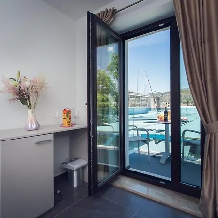 Azzurro Luxury 4*