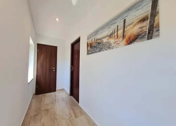 Azzurro Luxury 4* טרוגיר