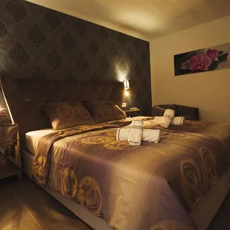 招待所 Azzurro Luxury 4*