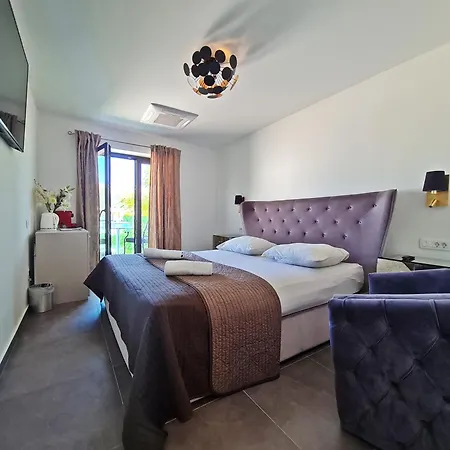 招待所 Azzurro Luxury 4*