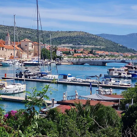 Azzurro Luxury 特罗吉尔