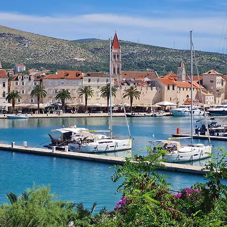 Azzurro Luxury 特罗吉尔